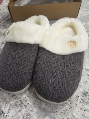 Cozy Knit Faux-Fur Lined Women's Slippers - Charcoal